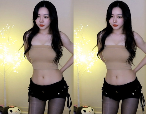 女主穿越进18游戏NPC