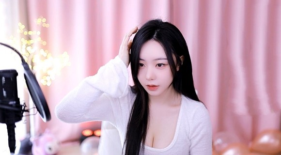 手游走在腿的最里面小说徐小芊